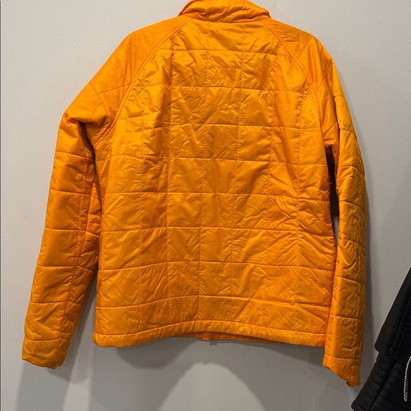 L.L. Bean Women’s Orange Jacket stowaway - Picture 5 of 6